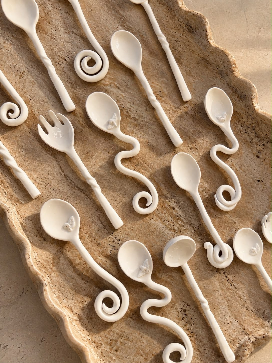 Swirl serving spoons