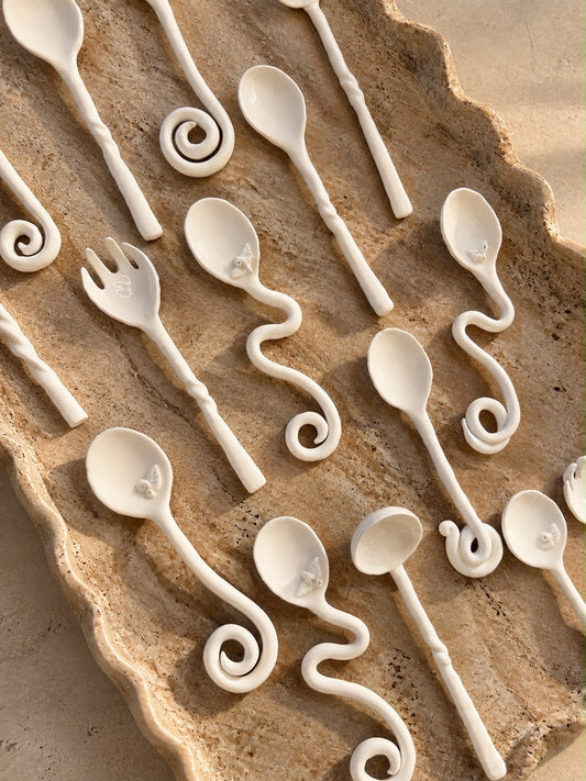 Swirl serving spoons